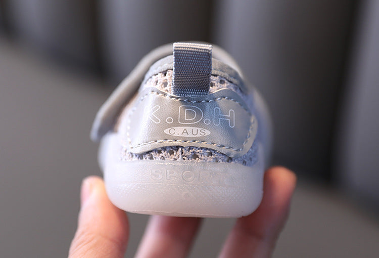 Children's Shoes Slip Through The Net